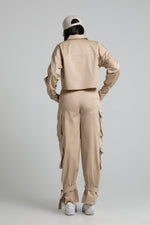 Załaduj obraz do przeglądarki galerii, Spodnie CARGO nadruk CHIARA - beżowy - Chiara Wear
