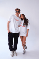 Załaduj obraz do przeglądarki galerii, T-shirt bawełna z recyklingu oversize HOT MODEL męski - biały - Chiara Wear
