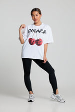 Załaduj obraz do przeglądarki galerii, T-shirt bawełniany oversize CHERRY - biały - Chiara Wear
