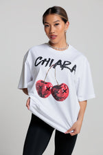 Załaduj obraz do przeglądarki galerii, T-shirt bawełniany oversize CHERRY - biały - Chiara Wear
