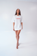 Załaduj obraz do przeglądarki galerii, T-shirt bawełniany oversize HOT MODEL - biały - Chiara Wear
