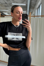 Załaduj obraz do przeglądarki galerii, T - shirt oversize FREE BOOBIES bawełna z recyklingu - czarny - Chiara Wear
