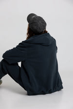 Załaduj obraz do przeglądarki galerii, Bluza damska z kapturem hoodie - granatowy - Chiara Wear
