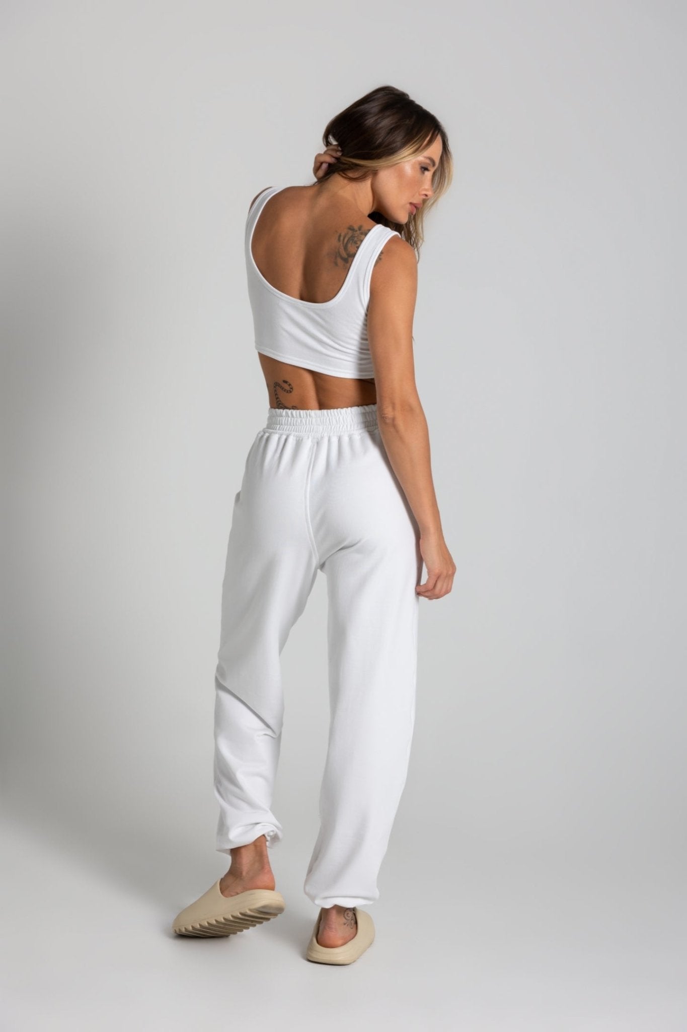 Komplet dresowy top + spodnie - biały - Chiara Wear