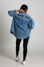 Załaduj obraz do przeglądarki galerii, Kurtka jeansowa oversize LIMA - niebieski - Chiara Wear
