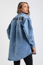 Załaduj obraz do przeglądarki galerii, PREORDER 30.09 - Kurtka jeansowa oversize LIMA - niebieski - Chiara Wear
