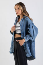 Load image into Gallery viewer, PREORDER 30.09 - Kurtka jeansowa oversize LIMA - niebieski - Chiara Wear

