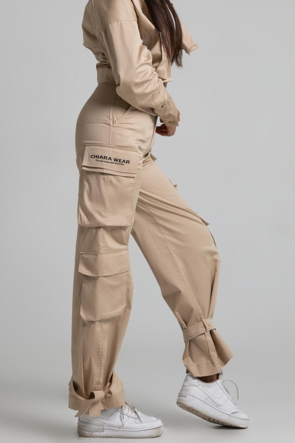 Spodnie CARGO nadruk CHIARA - beżowy - Chiara Wear