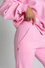 Załaduj obraz do przeglądarki galerii, Spodnie dresowe joggery BARBIE - różowy - Chiara Wear
