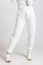 Load image into Gallery viewer, Spodnie dresowe joggery - biały - Chiara Wear
