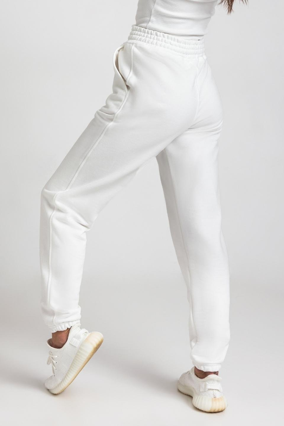 Spodnie dresowe joggery - biały - Chiara Wear