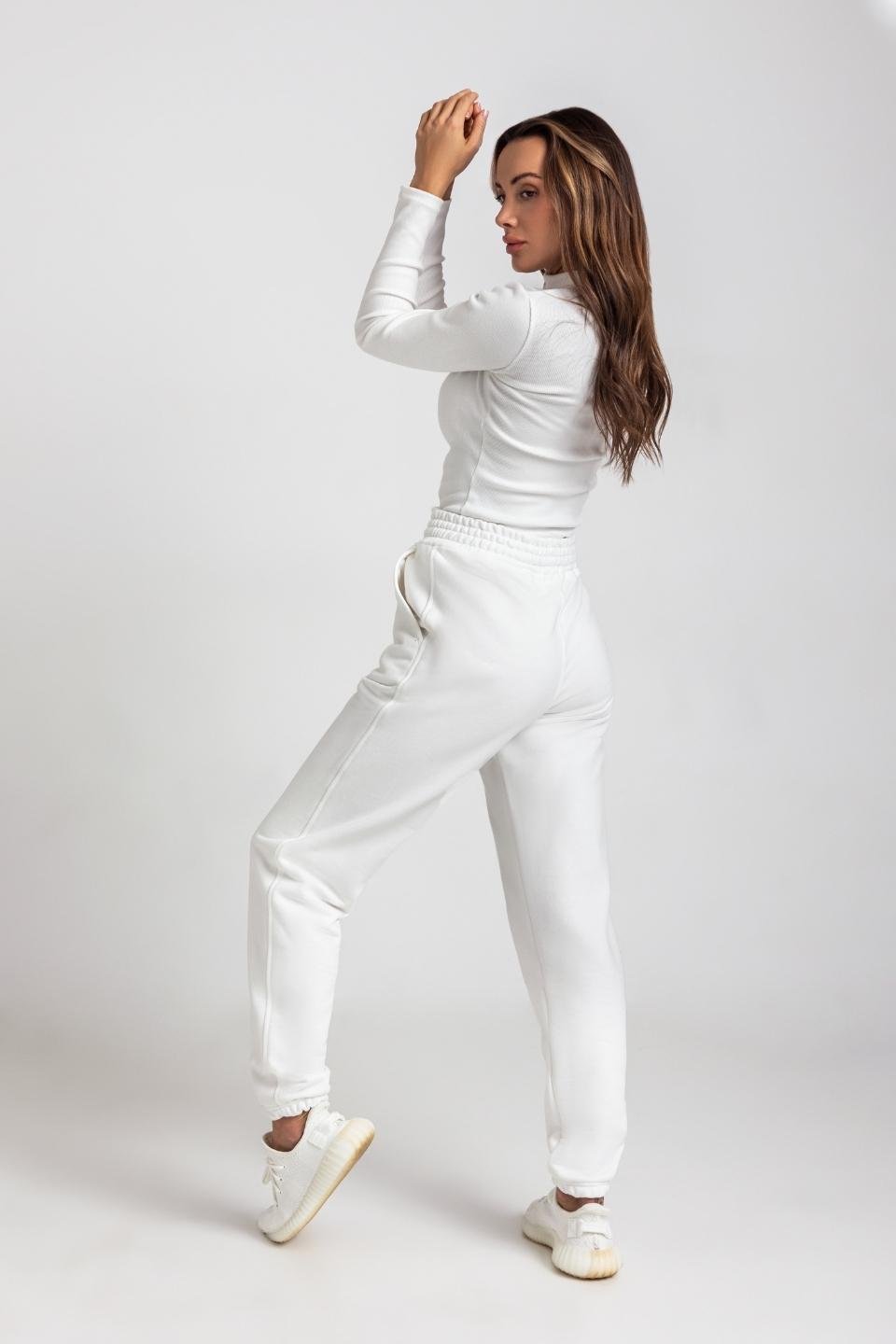 Spodnie dresowe joggery - biały - Chiara Wear