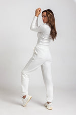 Załaduj obraz do przeglądarki galerii, Spodnie dresowe joggery - biały - Chiara Wear
