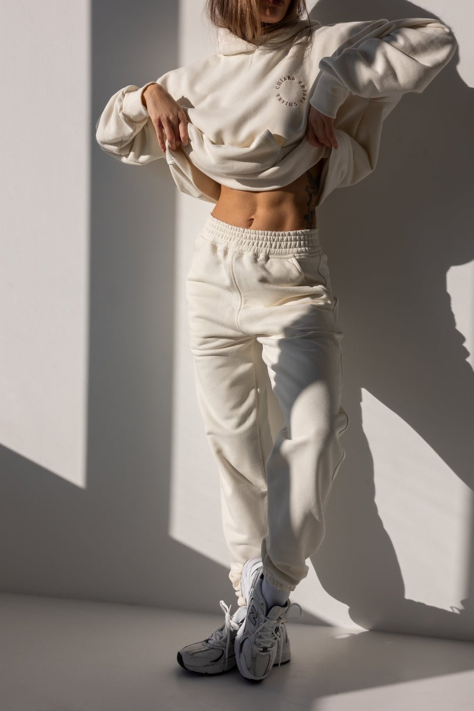 Spodnie dresowe joggery - ecru - Chiara Wear