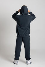 Załaduj obraz do przeglądarki galerii, Spodnie męskie dresowe joggery - granatowe - Chiara Wear
