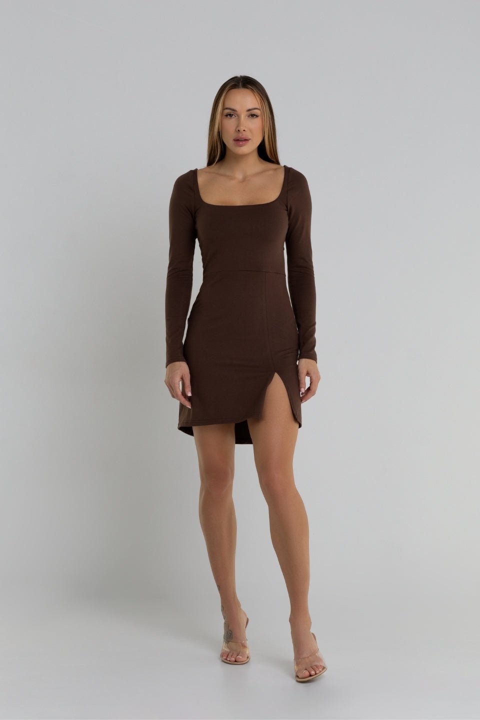 Sukienka mini PATRICIA - brązowy - Chiara Wear