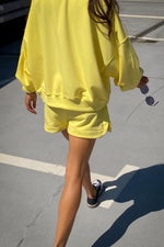 Load image into Gallery viewer, Szorty dresowe HAWAII - żółty - Chiara Wear
