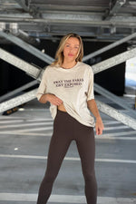 Załaduj obraz do przeglądarki galerii, T-shirt damski oversize PRAY - konopia - Chiara Wear
