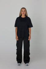Load image into Gallery viewer, T-shirt damski oversize UNISEX - czarny - Chiara Wear
