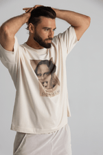 Załaduj obraz do przeglądarki galerii, T-shirt męski oversize MONALISA - natural - Chiara Wear
