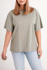 Load image into Gallery viewer, T-shirt oversize OLIVE - oliwkowy - Chiara Wear
