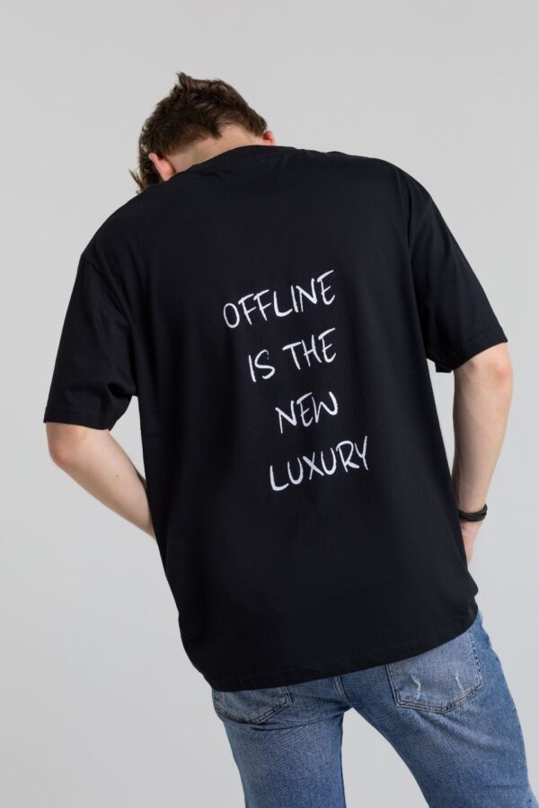 T - shirt bawełna z recyklingu oversize OFFLINE nadruk biały - czarny - Chiara Wear