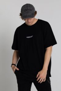 T - shirt bawełna z recyklingu oversize OFFLINE nadruk biały - czarny - Chiara Wear