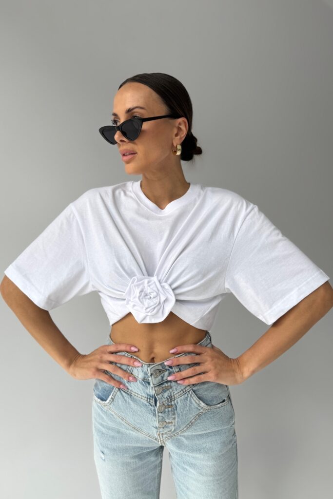 T-shirt crop top z różą ROSE – biały