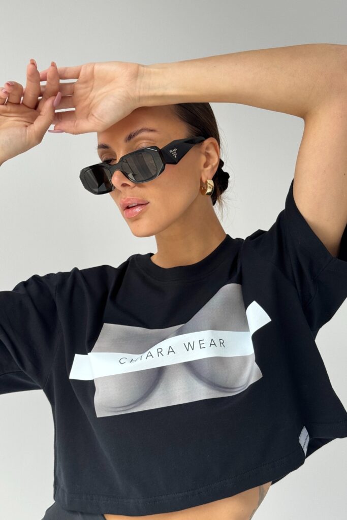 T-shirt crop top FREE BOOBIES – czarny